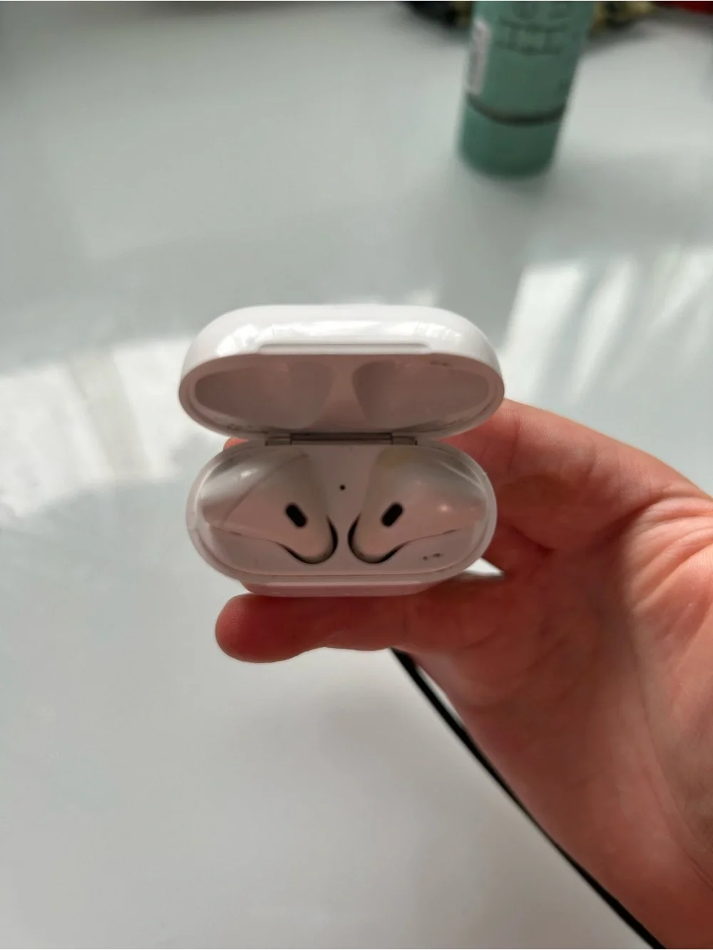 Apple White Wireless Earbuds Charging Case and headphones